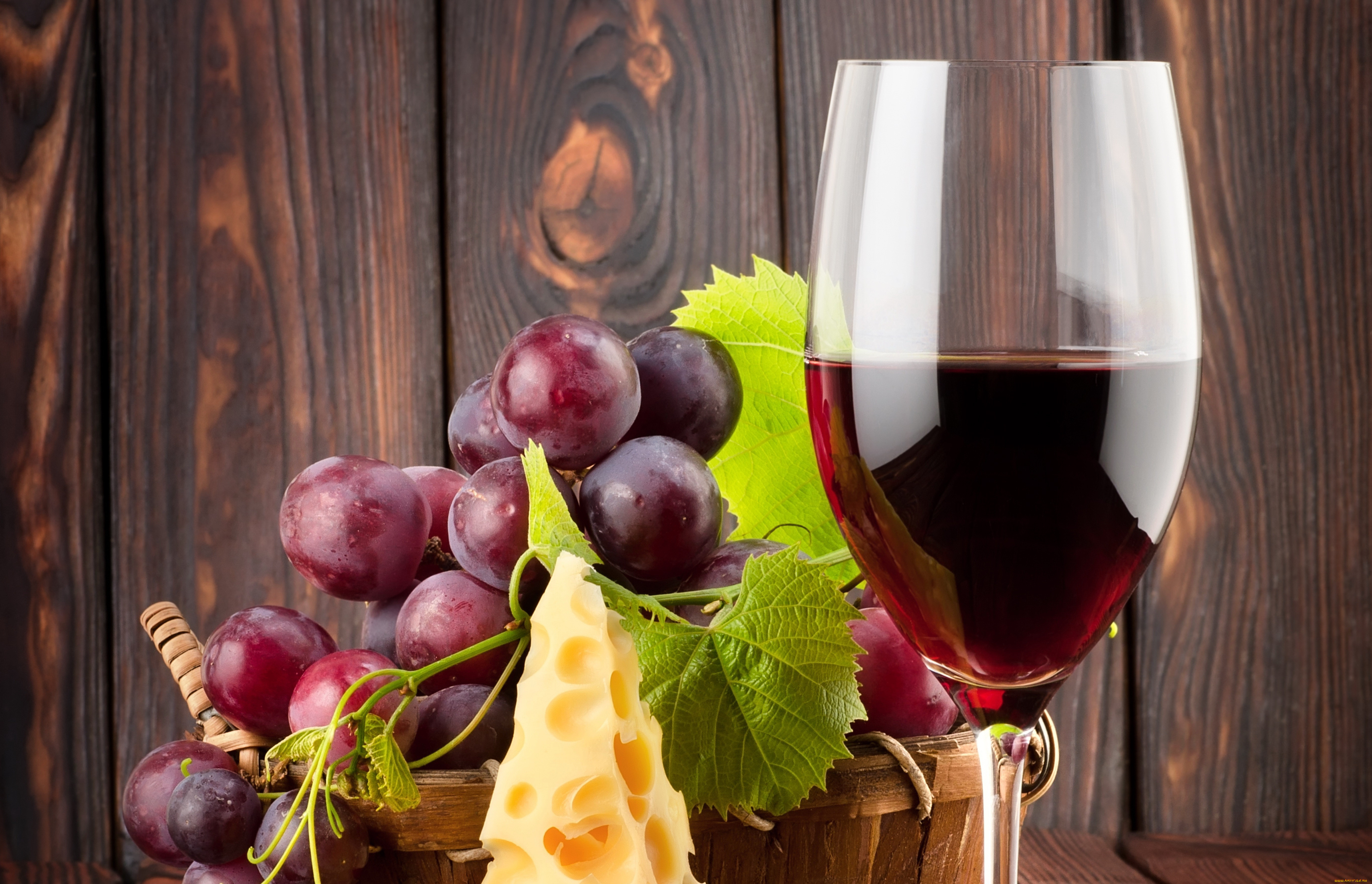 Картинку вине. Красное вино и виноград. Бокал с вином. Красное вино. Бокал красного вина.